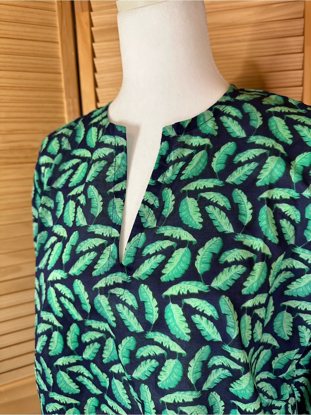 CHARLESTON SHOE CO. Navy Split-Neck Coverup with Green Leaf Print